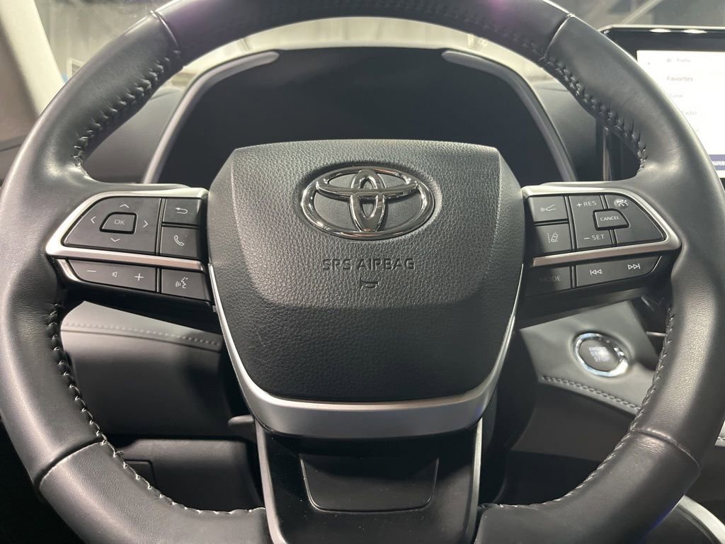 Used 2023 Toyota Highlander XLE AWD/4WD image 18