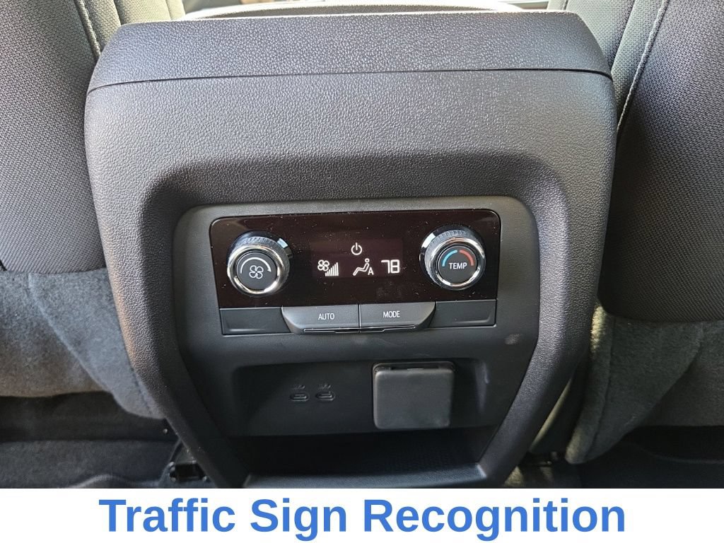 Used 2025 Chevrolet Traverse LT w/ Driver Confidence Package FWD image 14