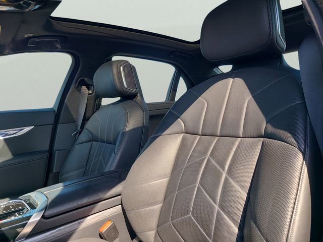 Used 2025 BMW 740i RWD image 21