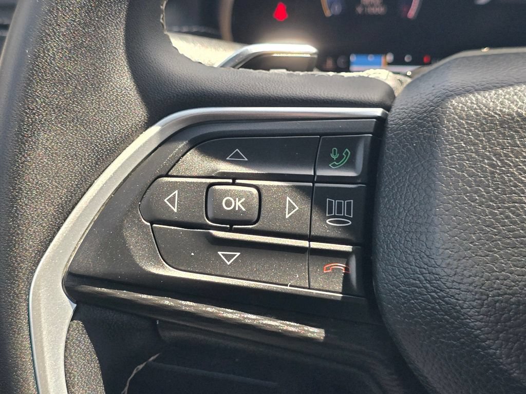 Used 2024 Jeep Grand Cherokee Laredo X AWD/4WD image 31