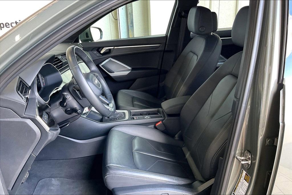 Used 2025 Audi Q3 2.0T Premium image 3