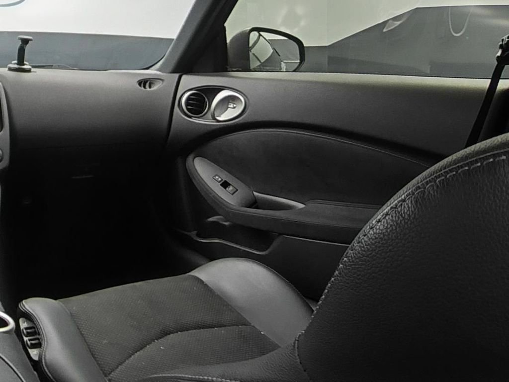 Used 2020 Nissan 370Z Touring Sport RWD image 15