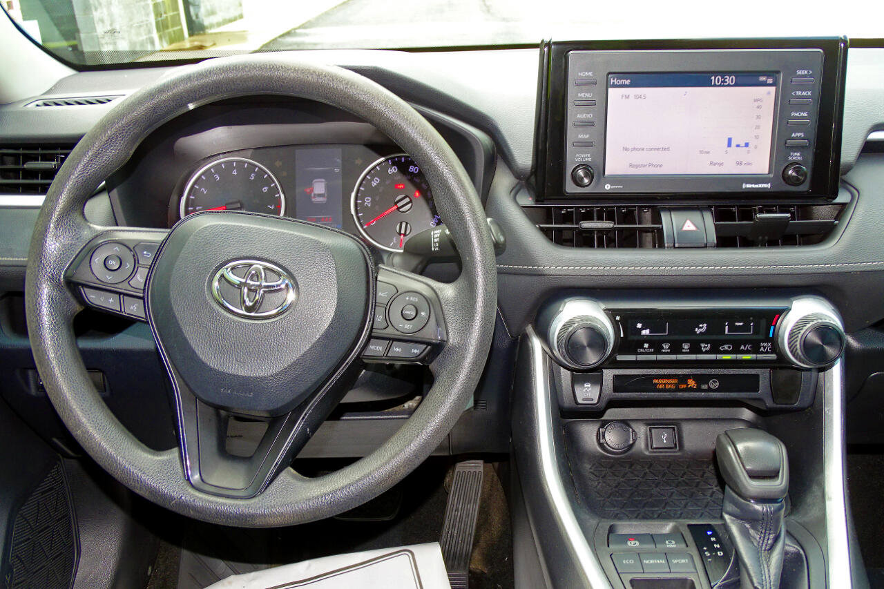 Used 2020 Toyota RAV4 LE image 17