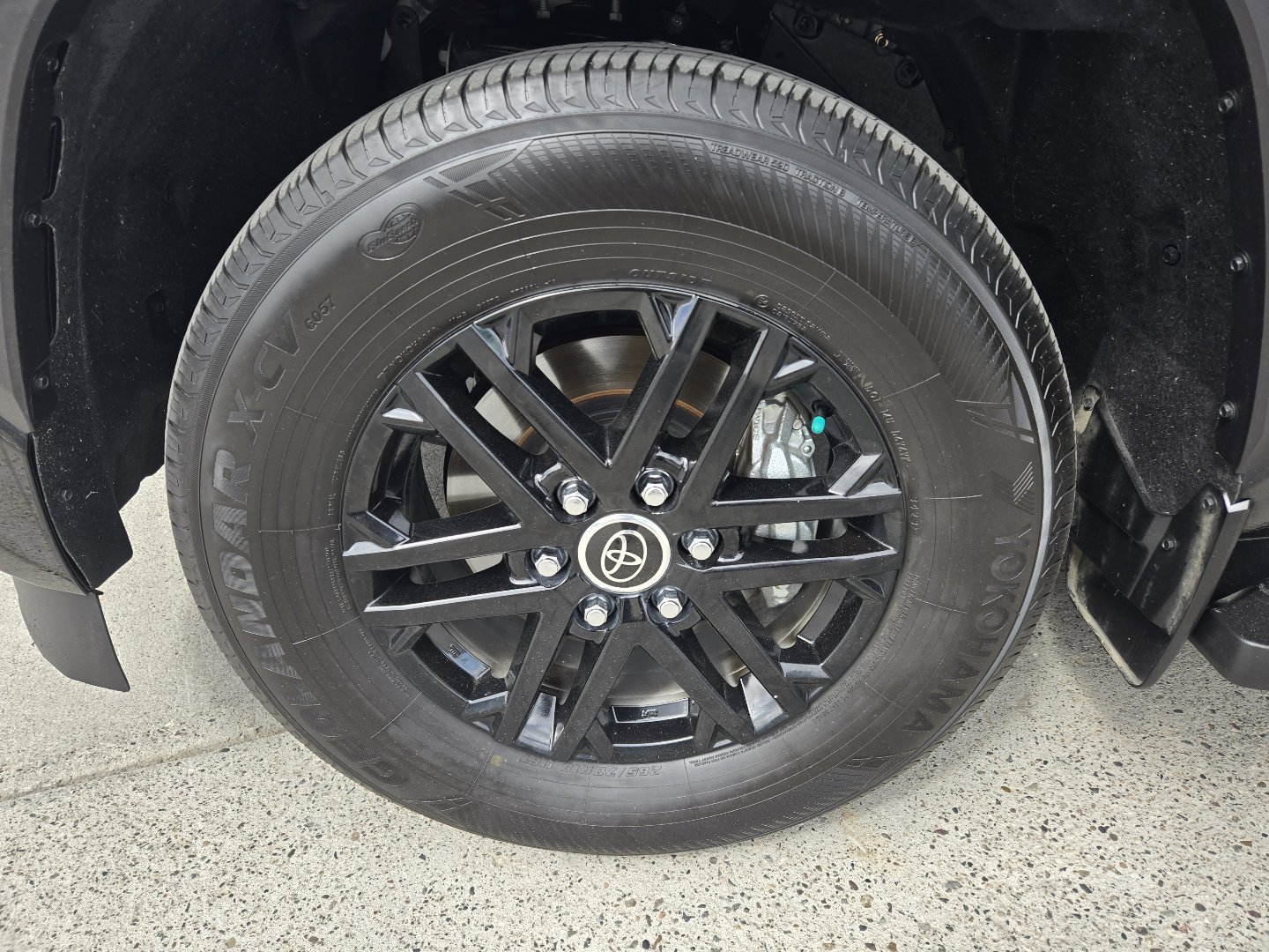 Used 2024 Toyota Sequoia SR5 w/ SR5 Premium Package AWD/4WD image 9