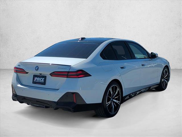 Used 2025 BMW 550e xDrive w/ Premium Package image 5