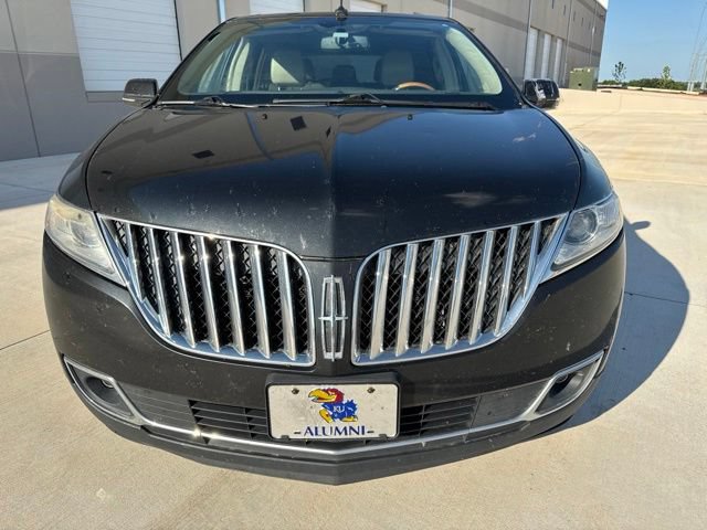 Used 2013 Lincoln MKX FWD image 2