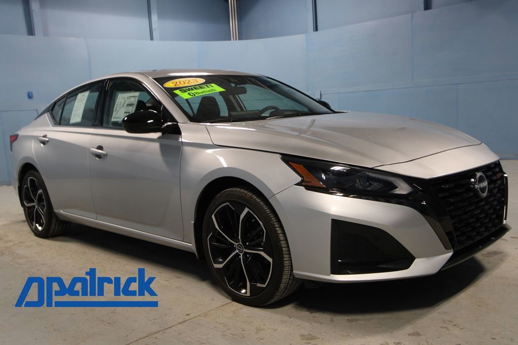 Used 2023 Nissan Altima 2.5 SR w/ SR Premium Package image 1