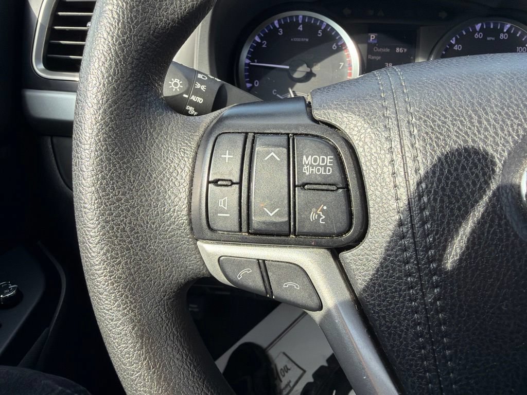 Used 2019 Toyota Highlander LE FWD image 13
