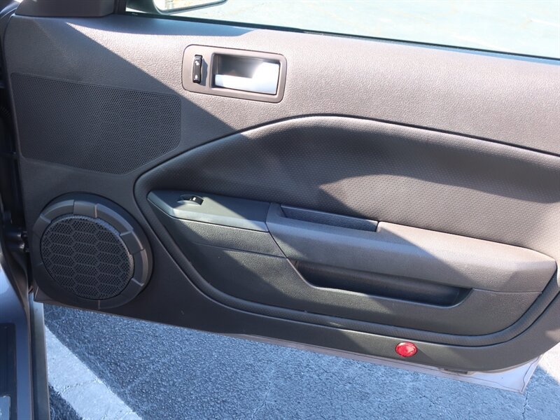 Used 2006 Ford Mustang Premium RWD image 22
