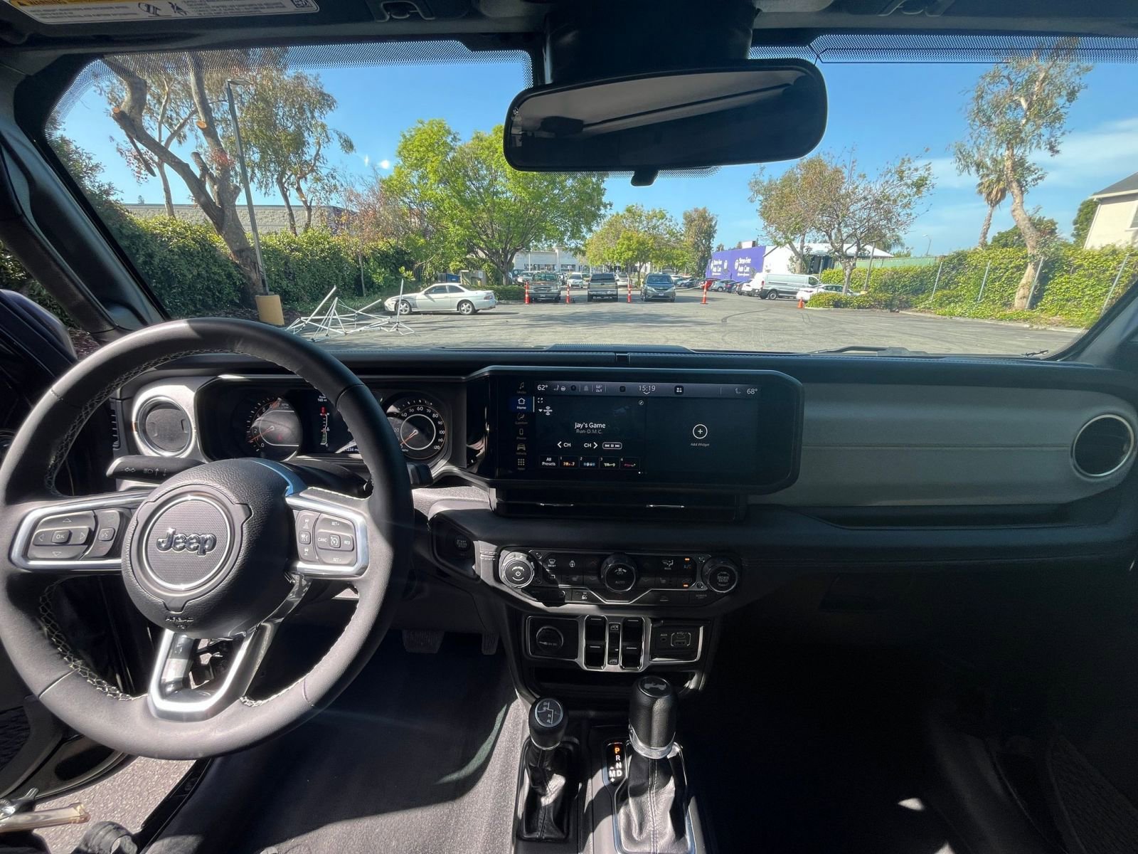Used 2025 Jeep Wrangler Unlimited Sahara AWD/4WD image 33