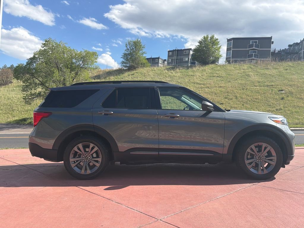 Used 2021 Ford Explorer XLT w/ Equipment Group 202A AWD/4WD image 10
