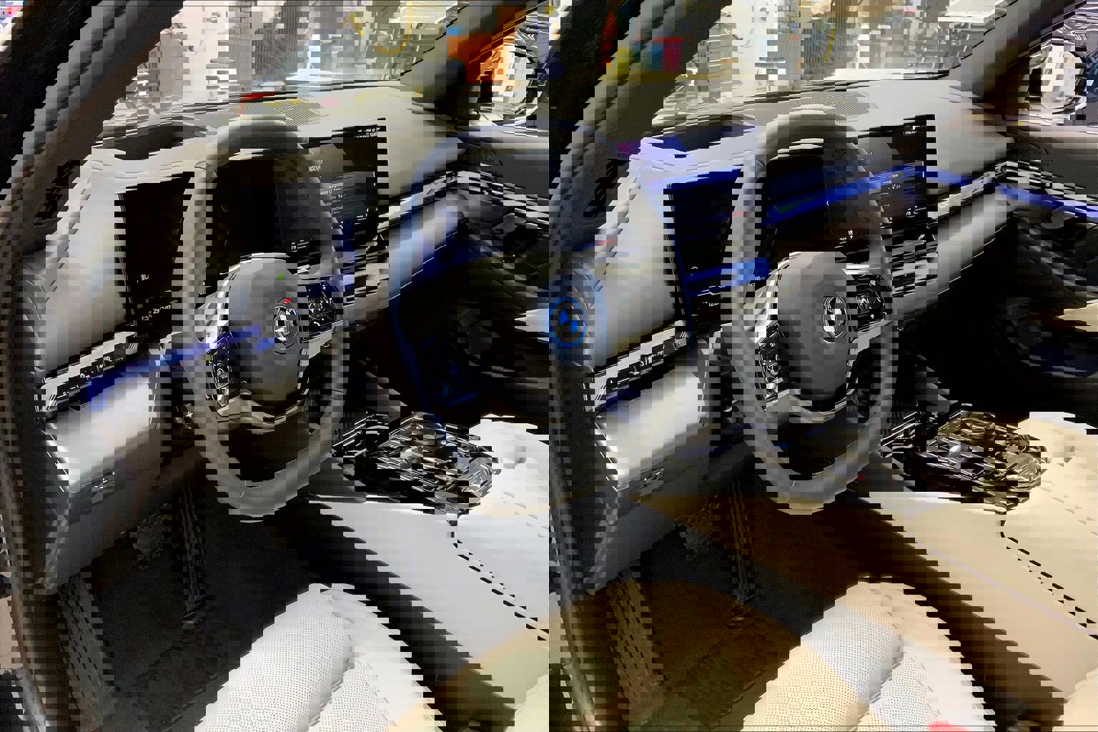 Used 2024 BMW i5 eDrive40i w/ Premium Package image 3