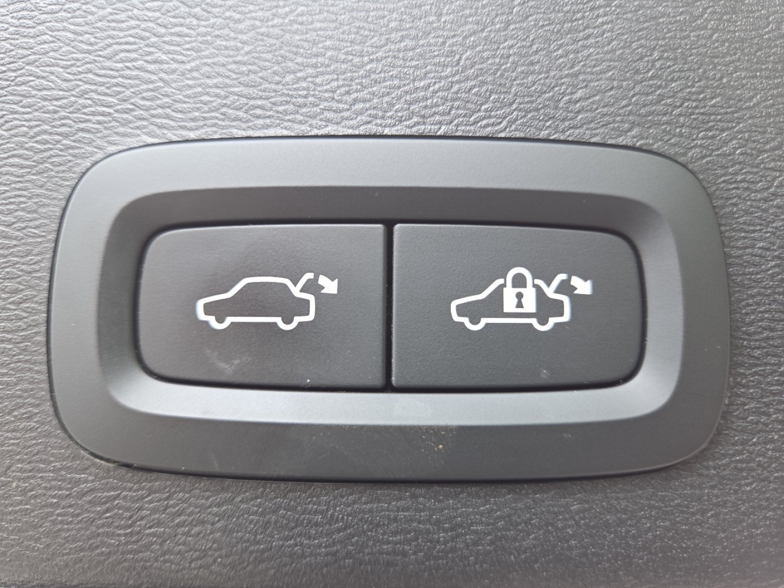 Used 2023 Volvo XC40 B5 Plus w/ Driver Assist Package AWD/4WD image 22