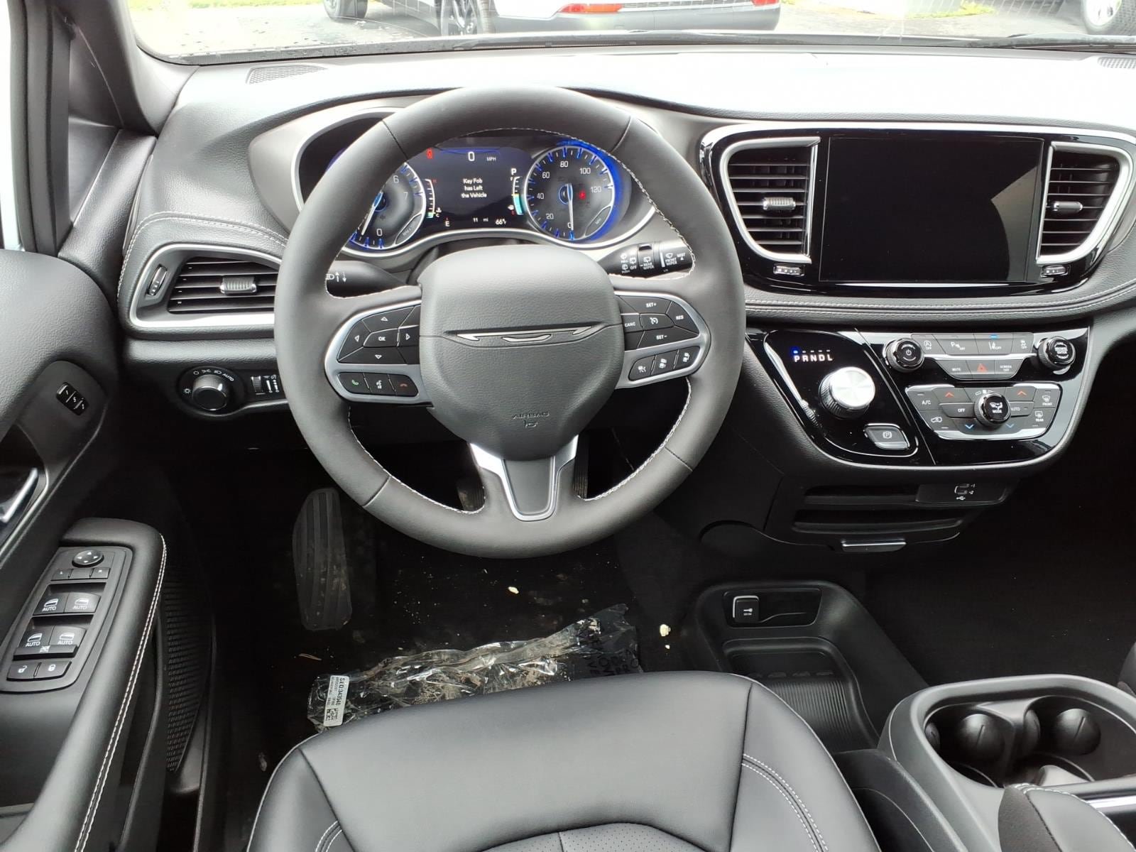 New 2027 Chrysler Pacifica Select AWD/4WD image 12