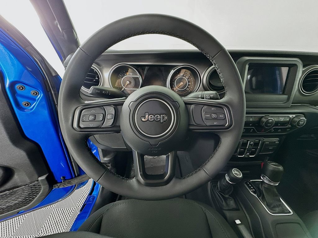 Used 2023 Jeep Gladiator Sport AWD/4WD image 11