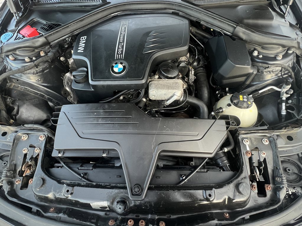 Used 2016 BMW 320i xDrive Sedan image 9