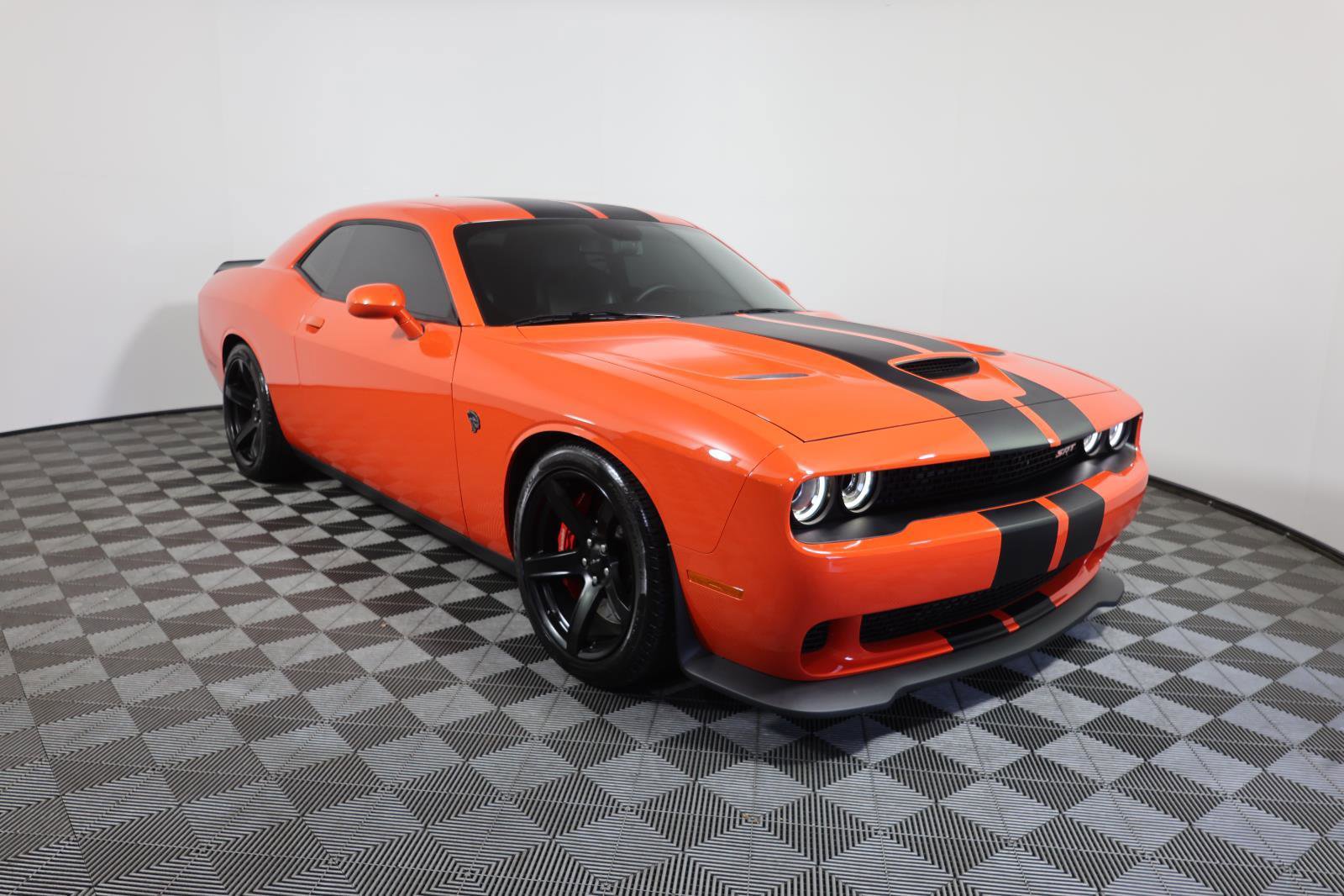 Used 2017 Dodge Challenger SRT Hellcat RWD image 3