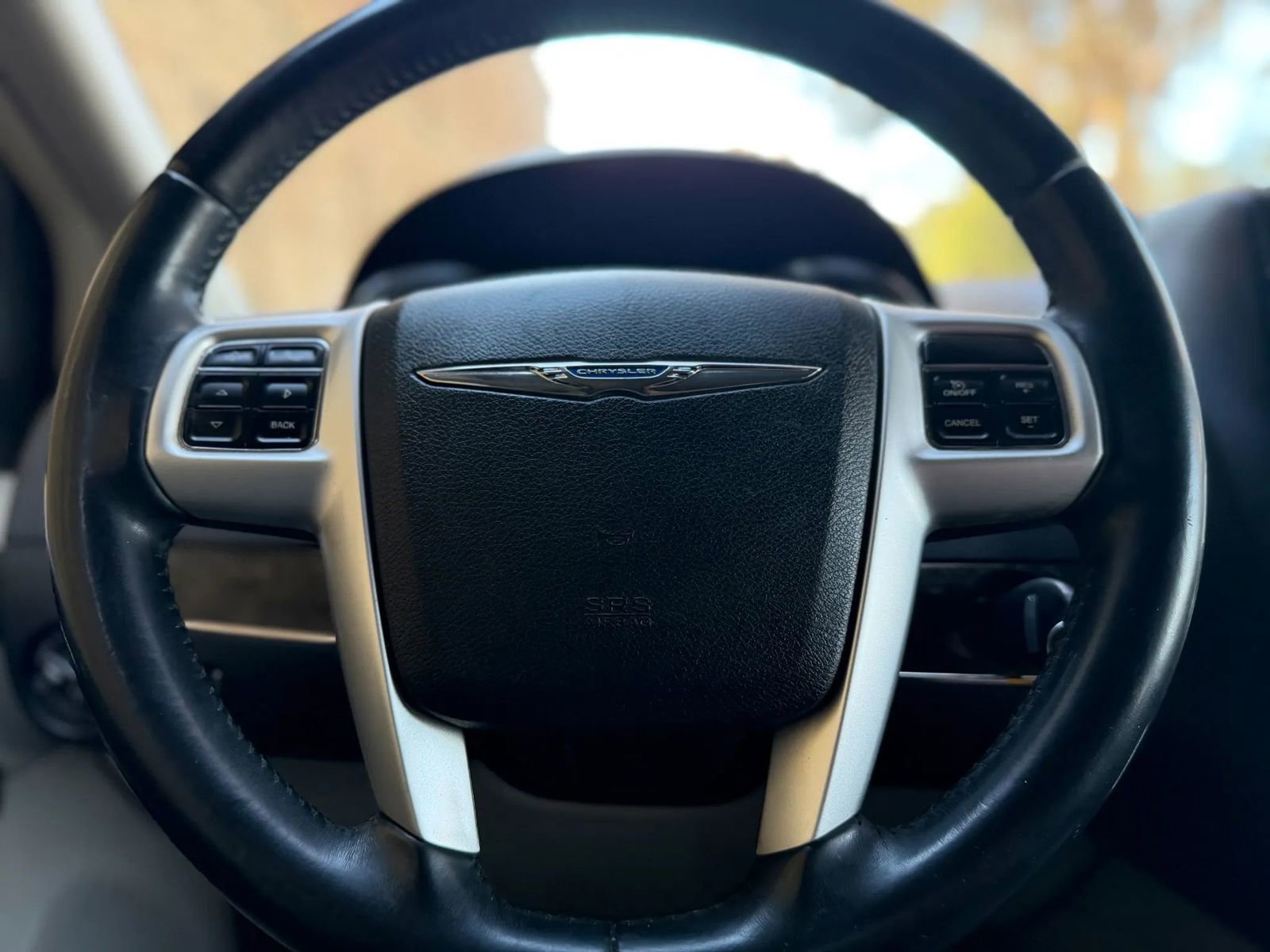 Used 2015 Chrysler Town & Country Touring FWD image 32