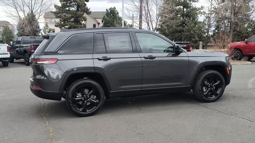 New 2026 Jeep Grand Cherokee Limited w/ Limited Altitude Package AWD/4WD image 9