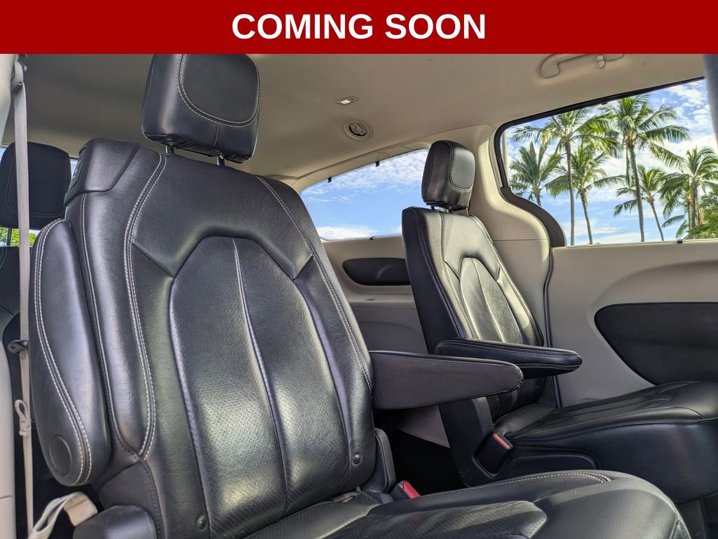 Used 2022 Chrysler Pacifica Touring-L image 14