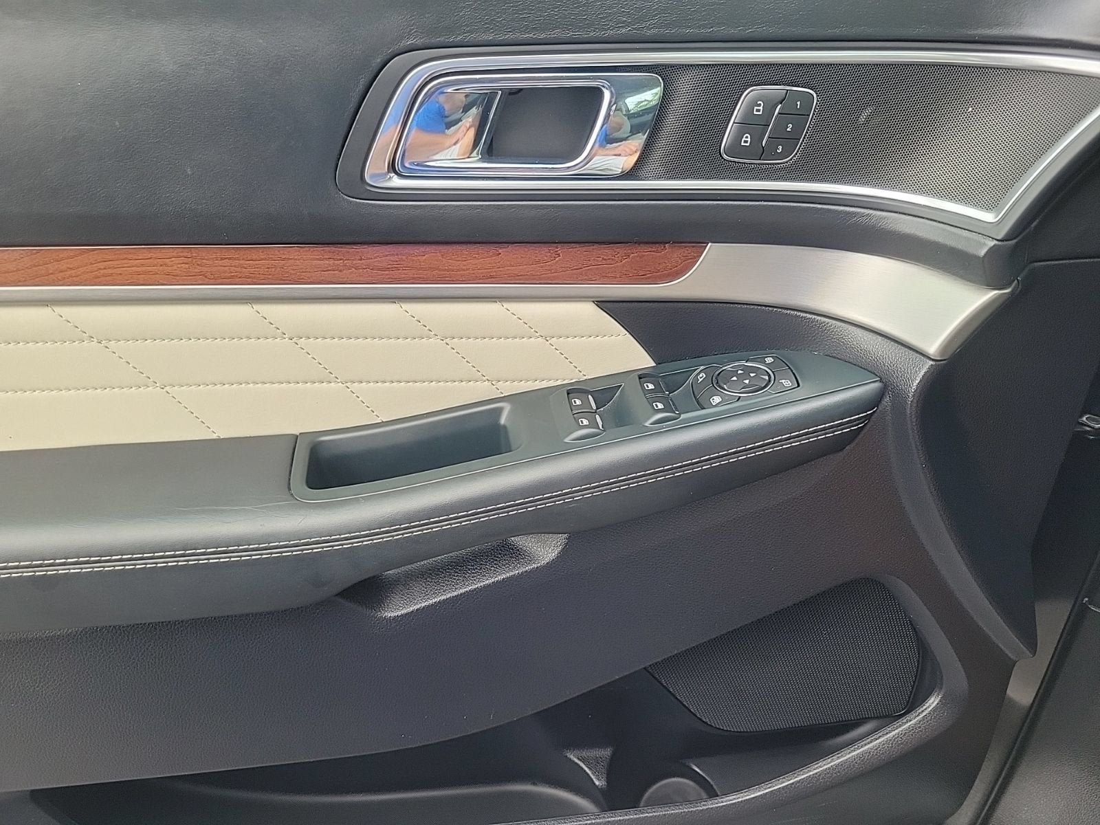 Used 2018 Ford Explorer Platinum AWD/4WD image 19