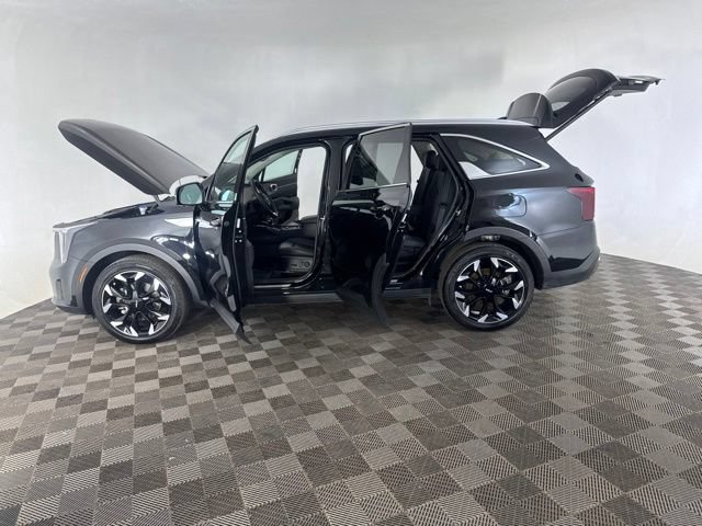 Certified 2025 Kia Sorento SX FWD image 11