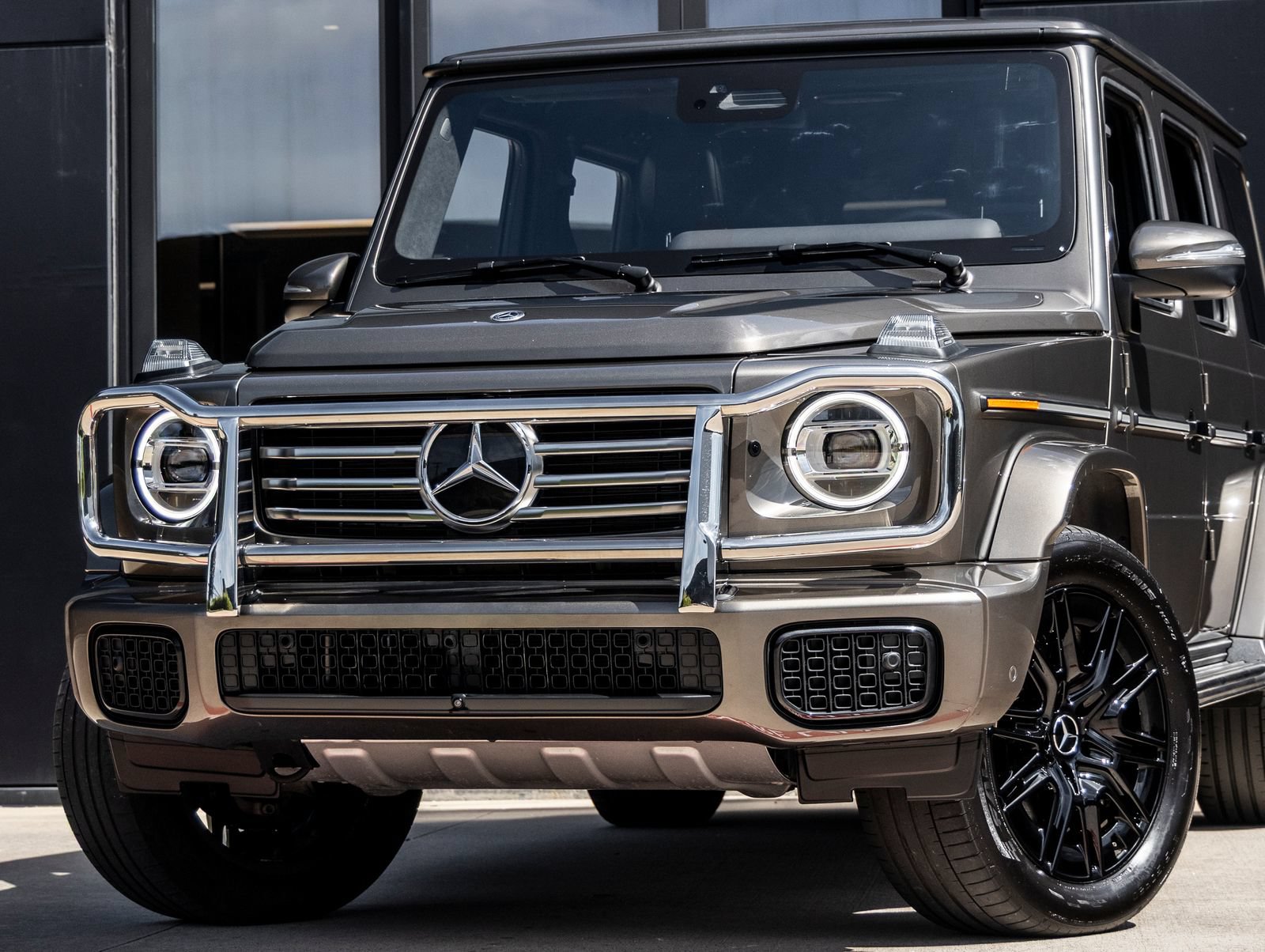 Used 2025 Mercedes-Benz G 550 image 3