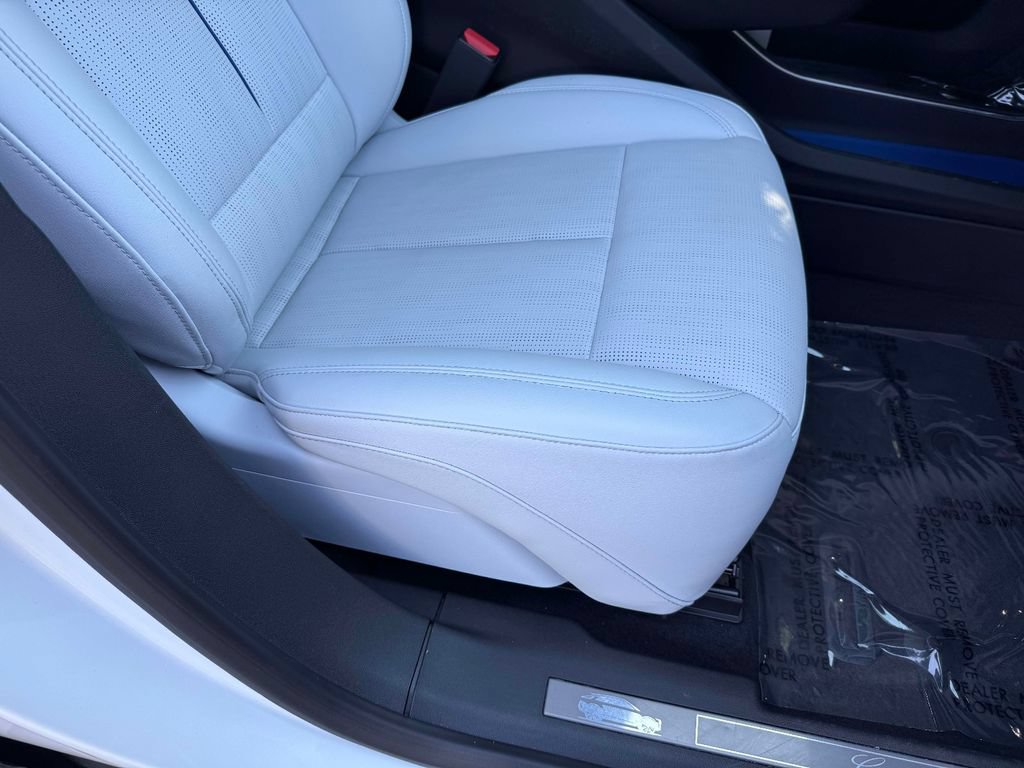 Used 2024 Cadillac Lyriq Luxury RWD image 15