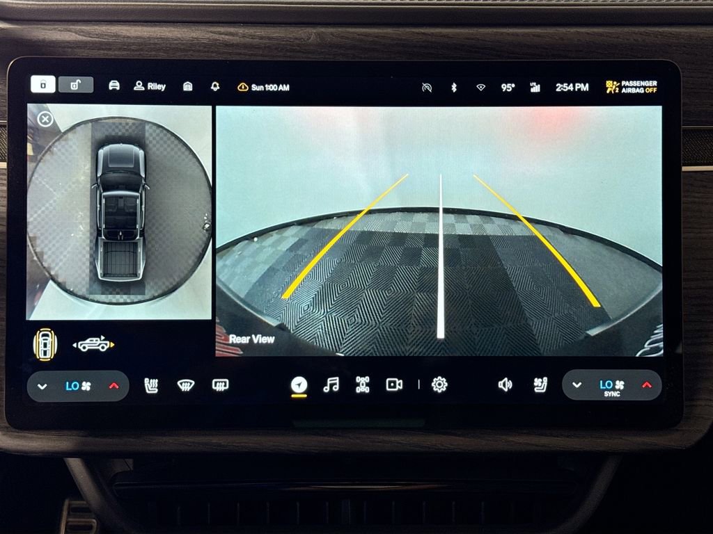 Used 2022 Rivian R1T Adventure image 13