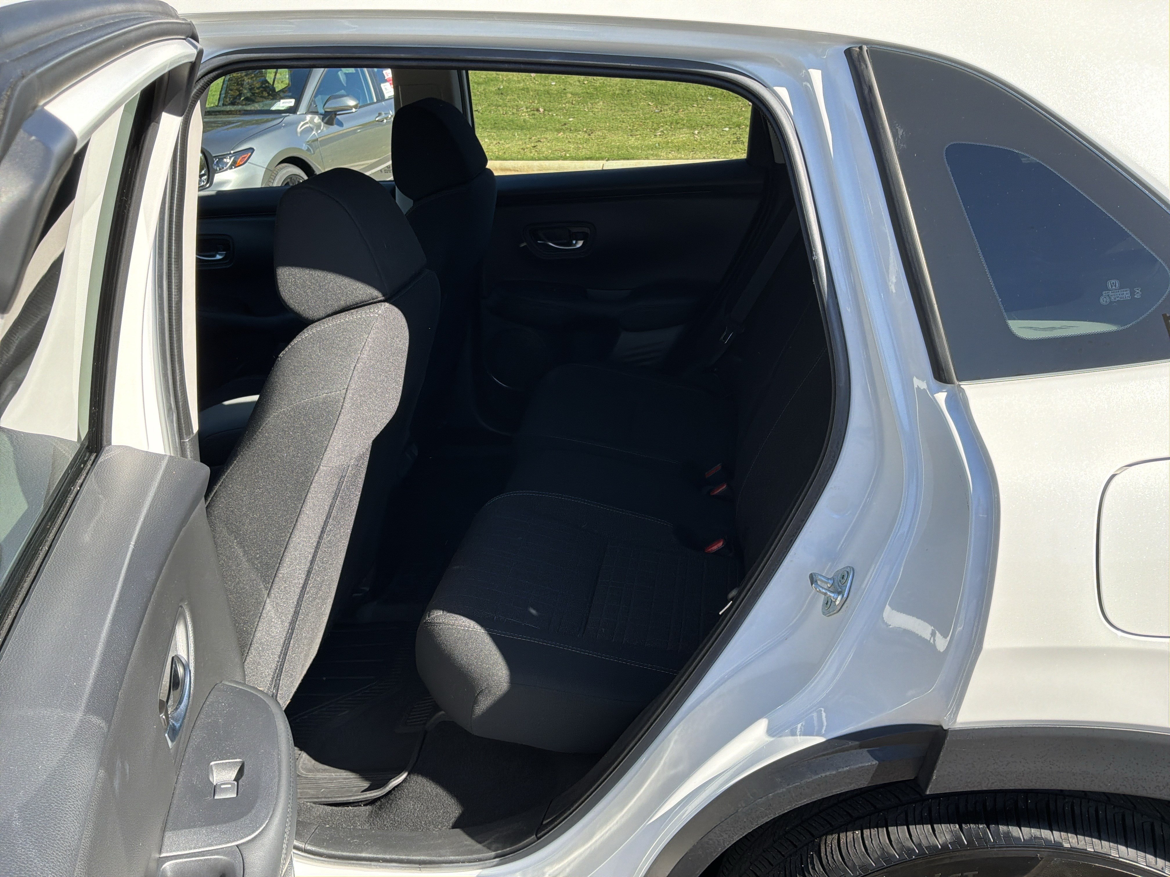 Used 2025 Honda HR-V LX image 29
