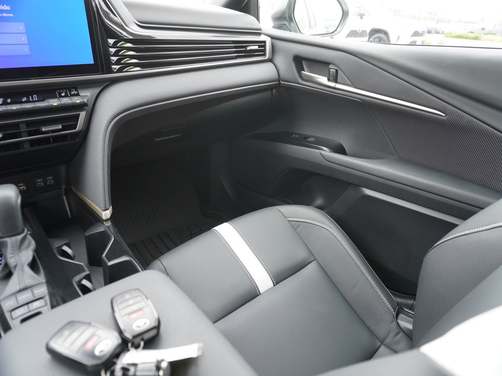 Used 2025 Toyota Camry SE w/ Multimedia Upgrade Package FWD image 33