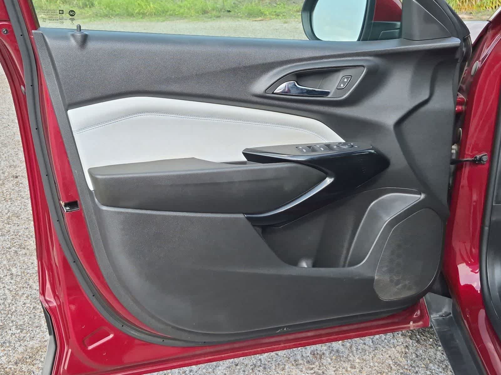 Used 2024 Chevrolet Trax LT FWD image 21