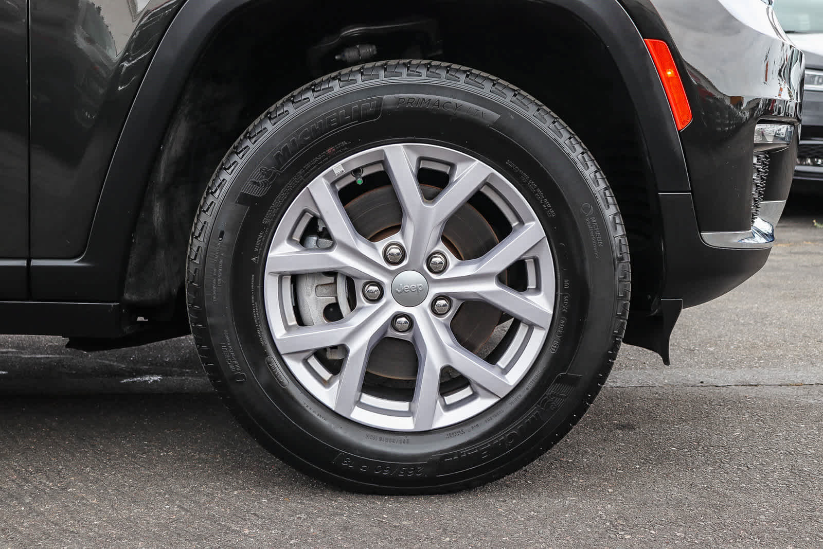 Used 2022 Jeep Grand Cherokee L Limited AWD/4WD image 9