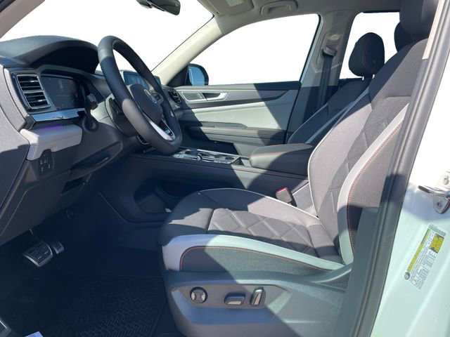 New 2025 Volkswagen Atlas Peak Edition SE image 9