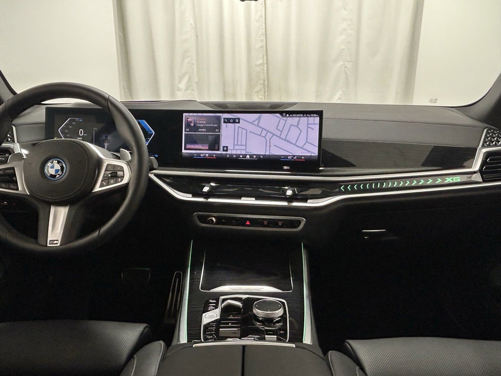 Used 2025 BMW X5 xDrive50e w/ M Sport Package image 9