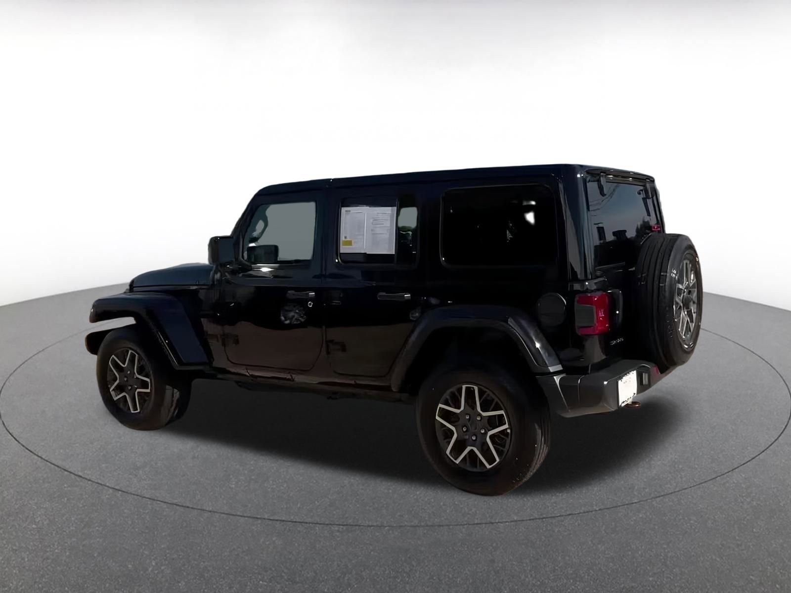 Used 2025 Jeep Wrangler Sahara image 7