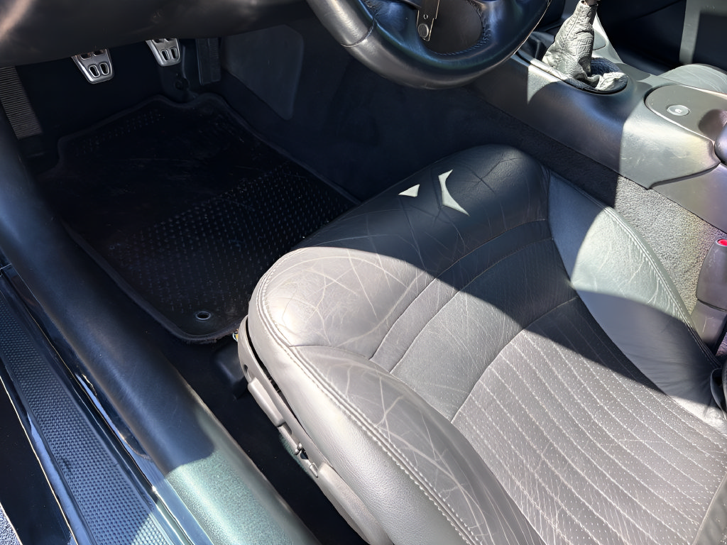 Used 2000 Chevrolet Corvette Coupe w/ Roof Pkg RWD image 17