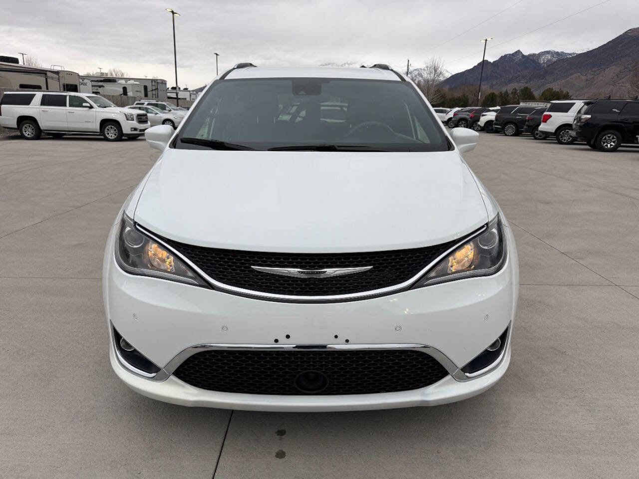 Used 2020 Chrysler Pacifica Touring-L image 8