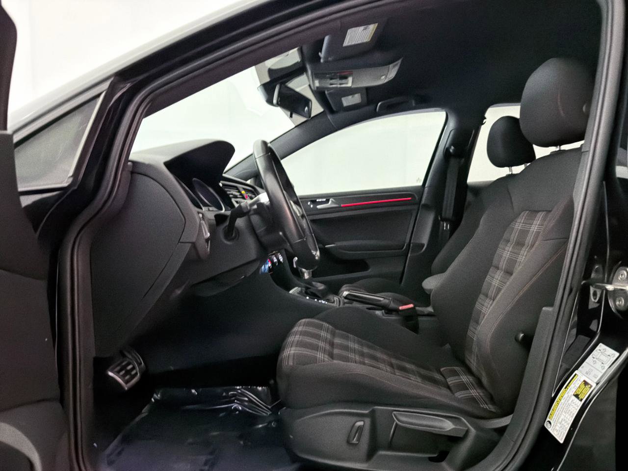 Used 2019 Volkswagen GTI SE FWD image 19