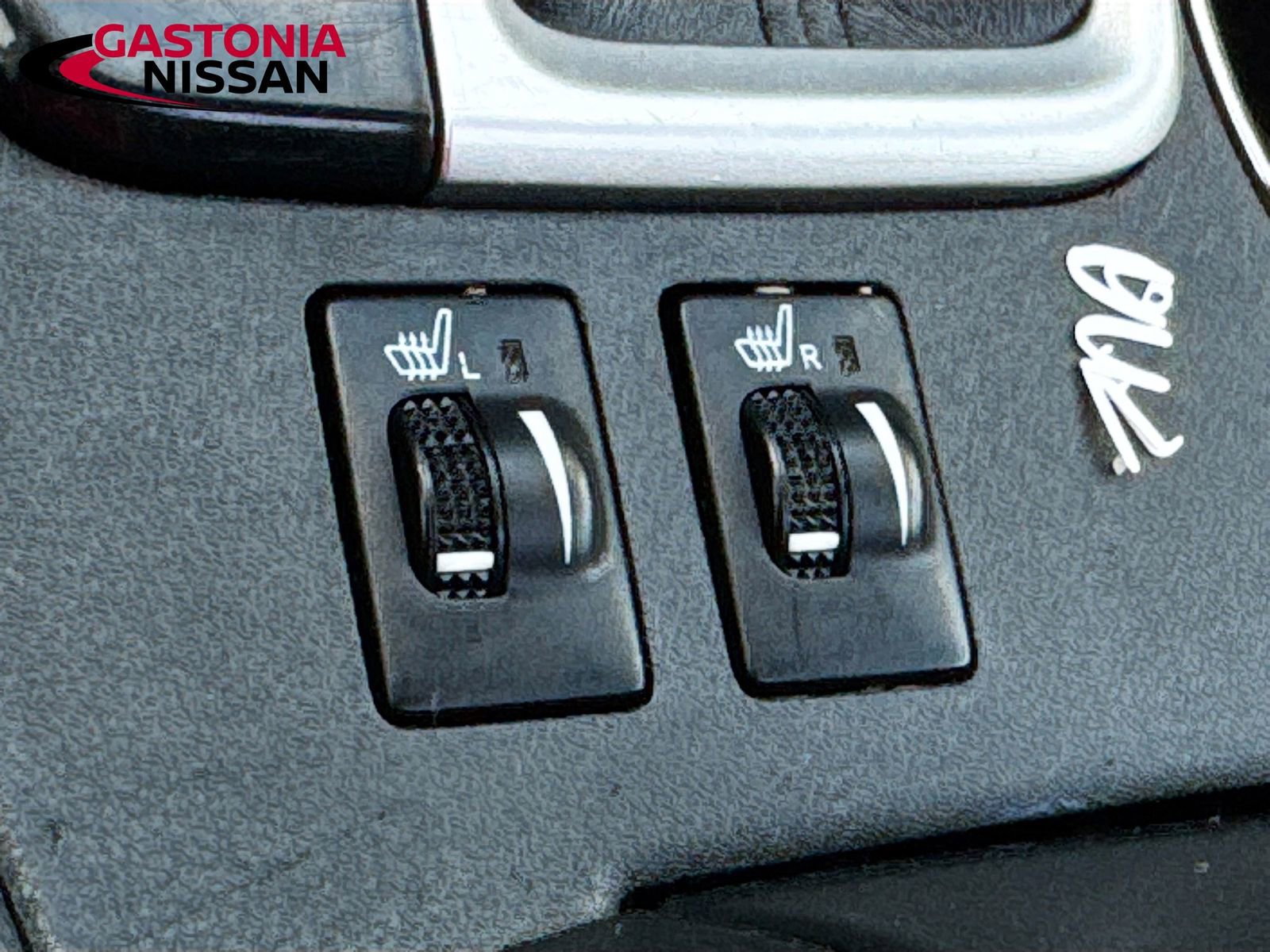 Used 2019 Toyota Highlander XLE FWD image 27