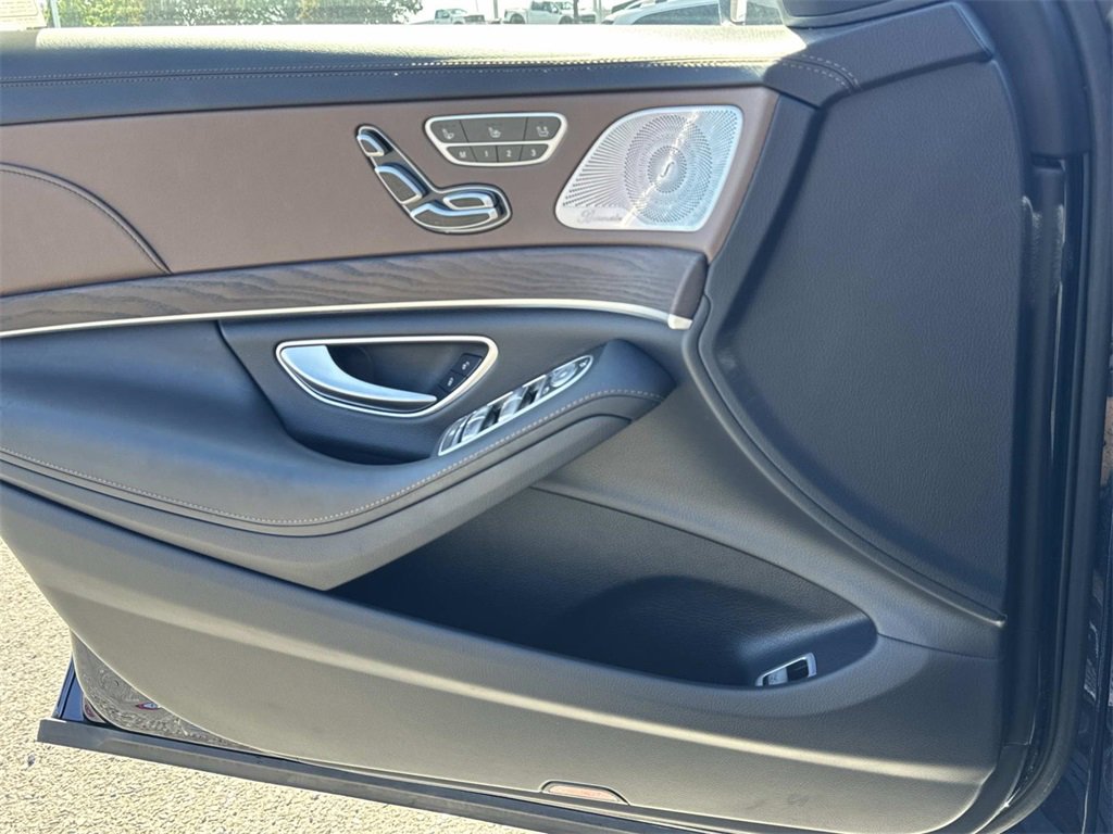 Used 2018 Mercedes-Benz S 560 Sedan w/ AMG Line Exterior image 16