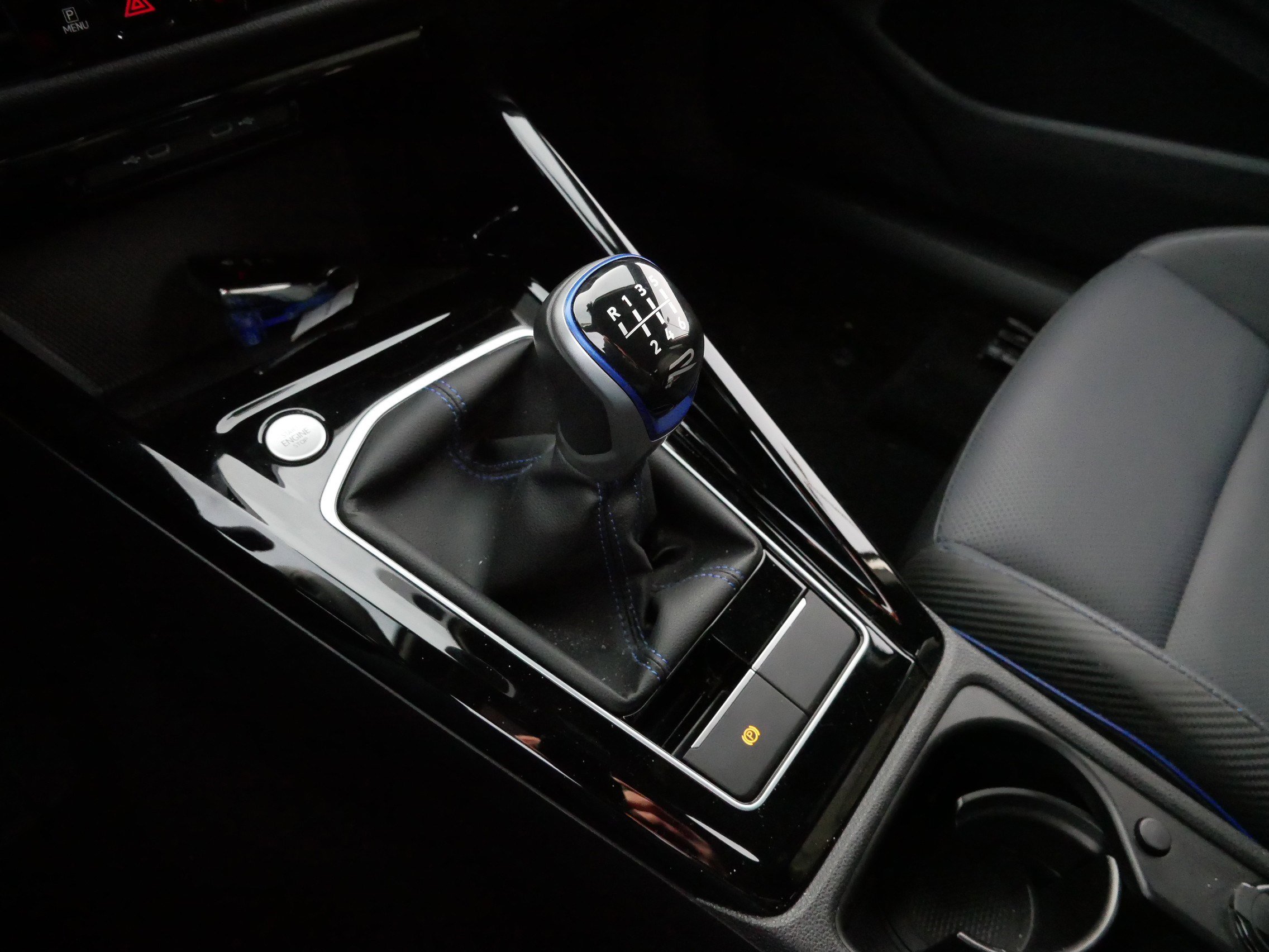 Used 2024 Volkswagen Golf R image 27