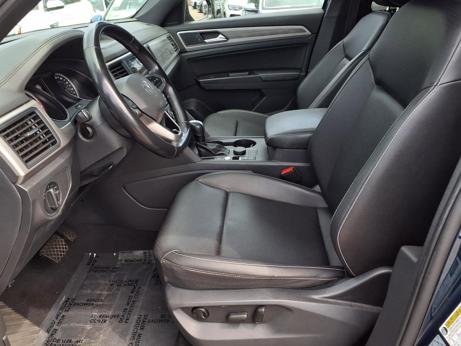 Used 2020 Volkswagen Atlas Cross Sport SE w/ Panoramic Sunroof Package image 16