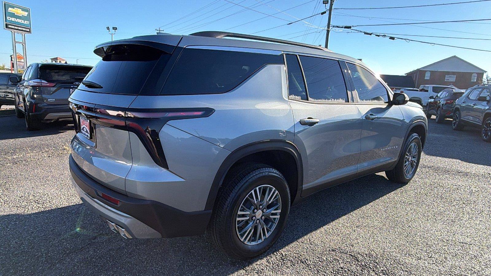 New 2027 Chevrolet Traverse LT FWD image 7