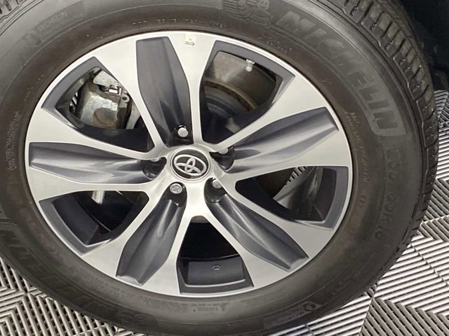 Used 2024 Toyota Highlander XLE AWD/4WD image 28