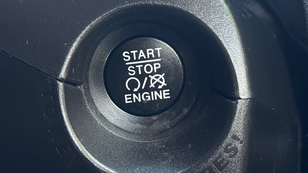 Used 2019 Jeep Renegade Latitude w/ Popular Equipment Group AWD/4WD image 32