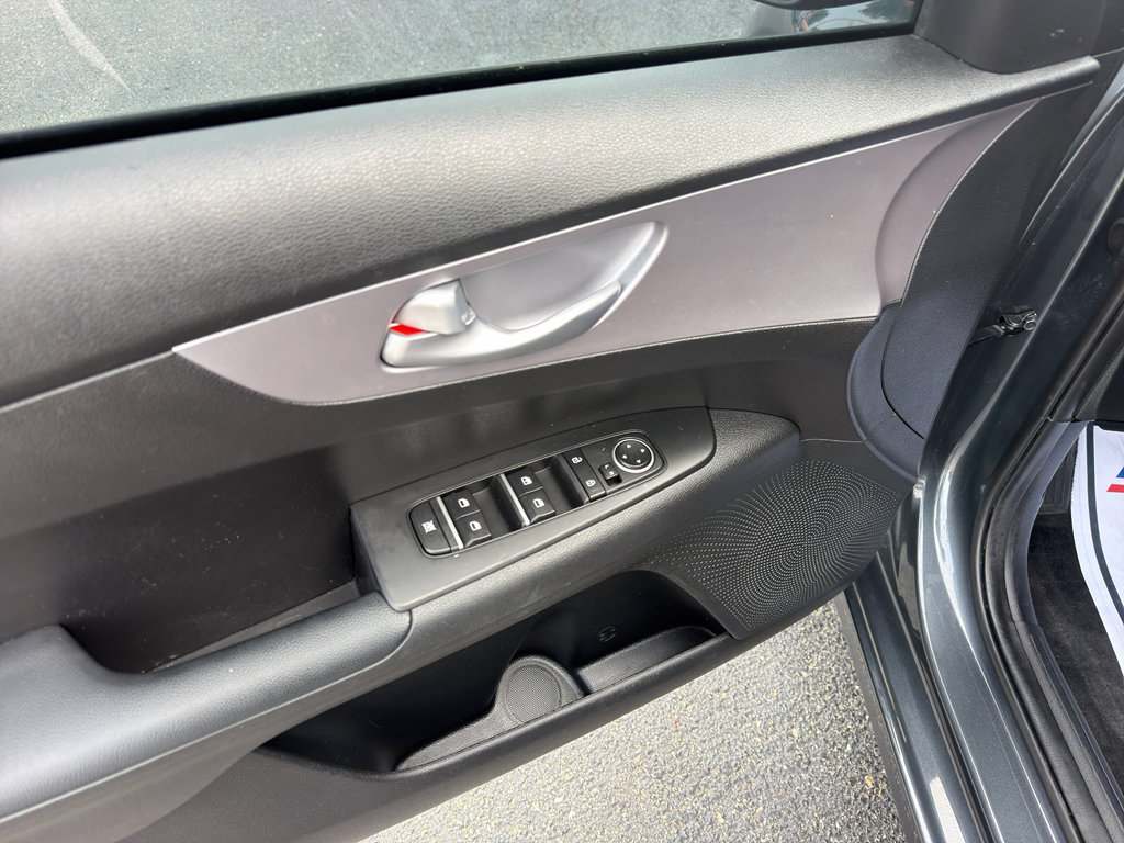 Used 2024 Kia Forte LXS FWD image 10