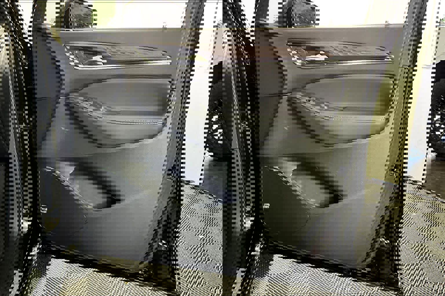 Certified 2023 Buick Enclave Avenir w/ Avenir Technology Package image 19