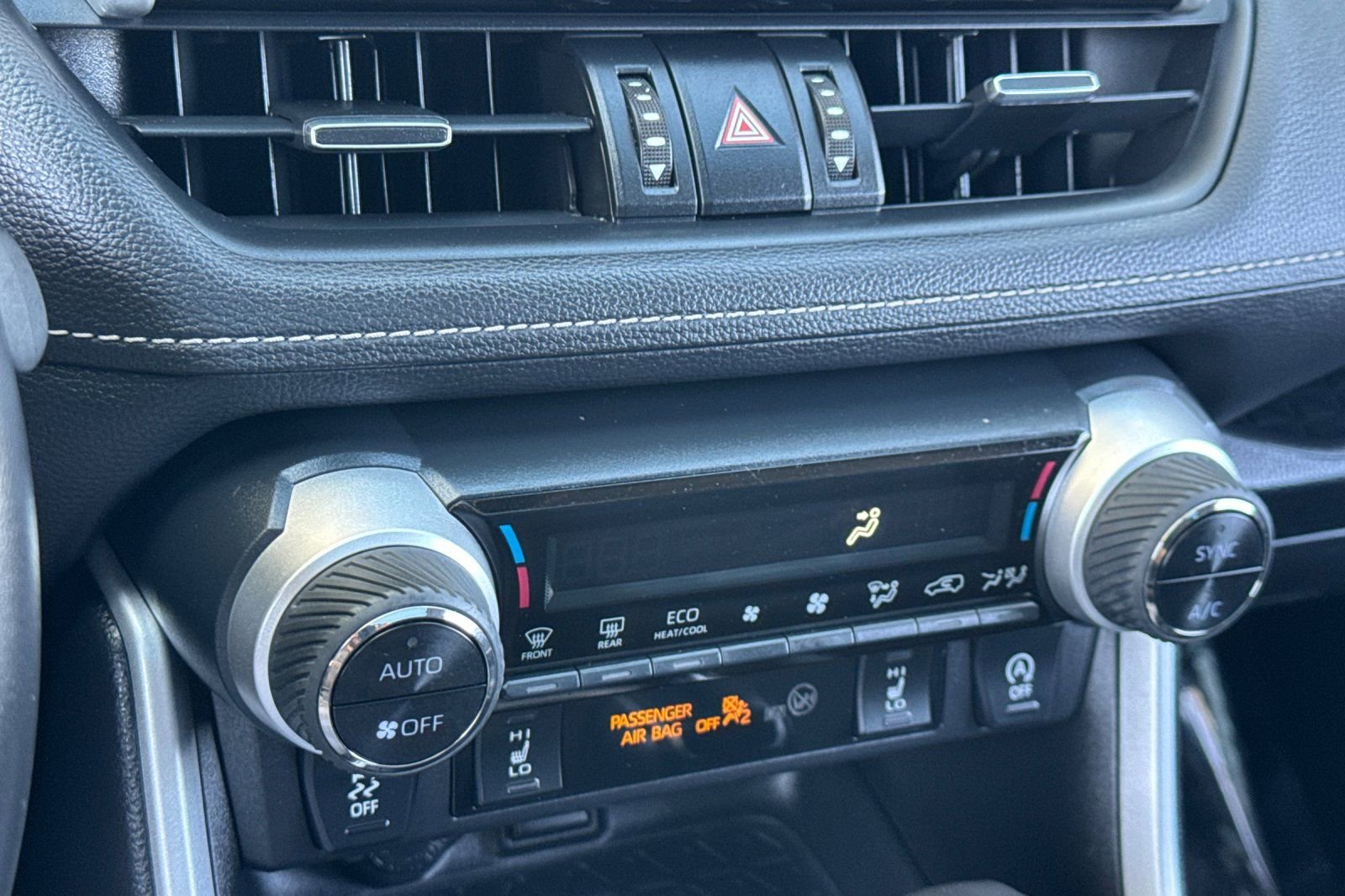 Used 2021 Toyota RAV4 XLE Premium image 20