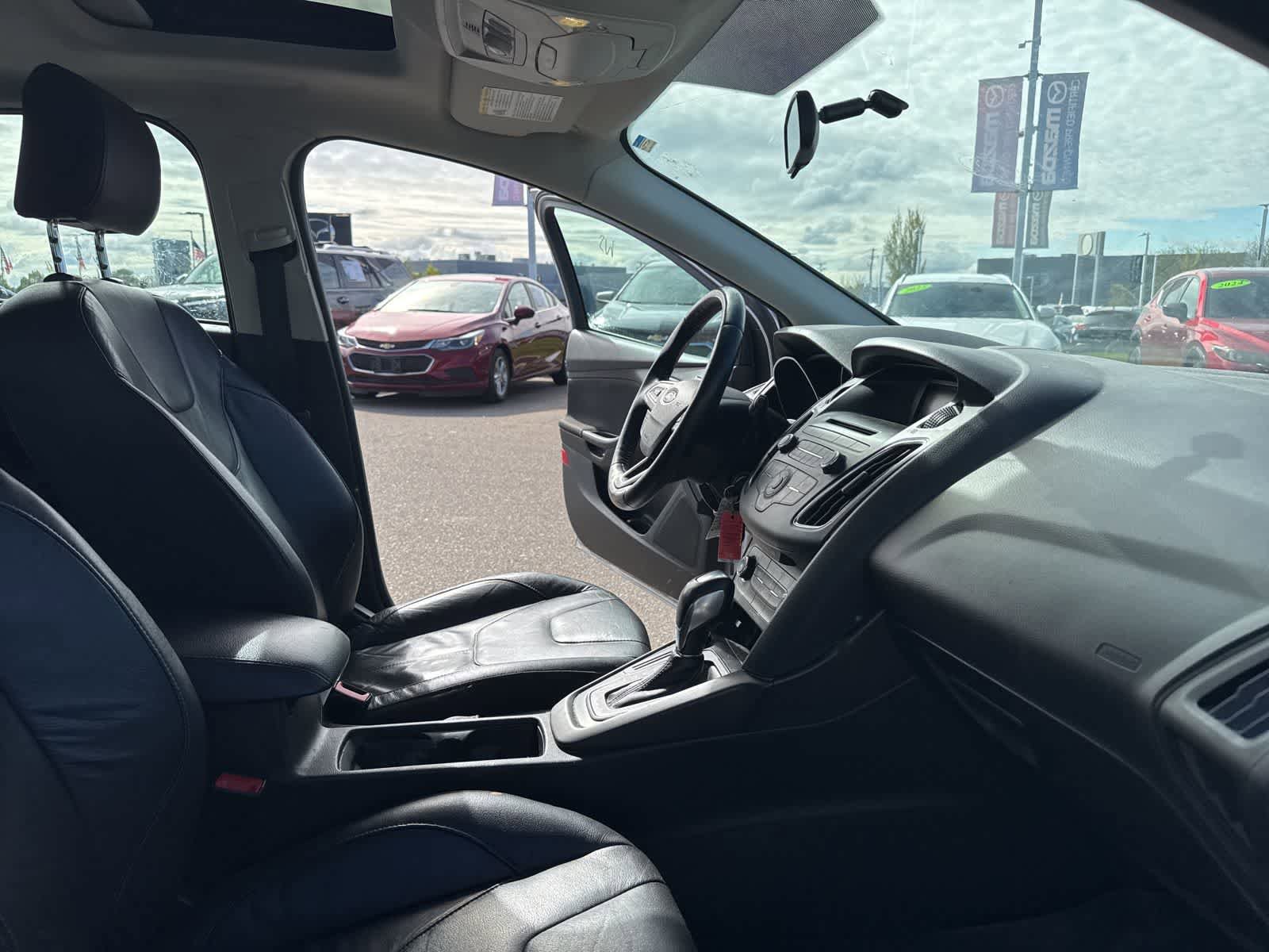 Used 2016 Ford Focus SE w/ Equipment Group 201A FWD image 25
